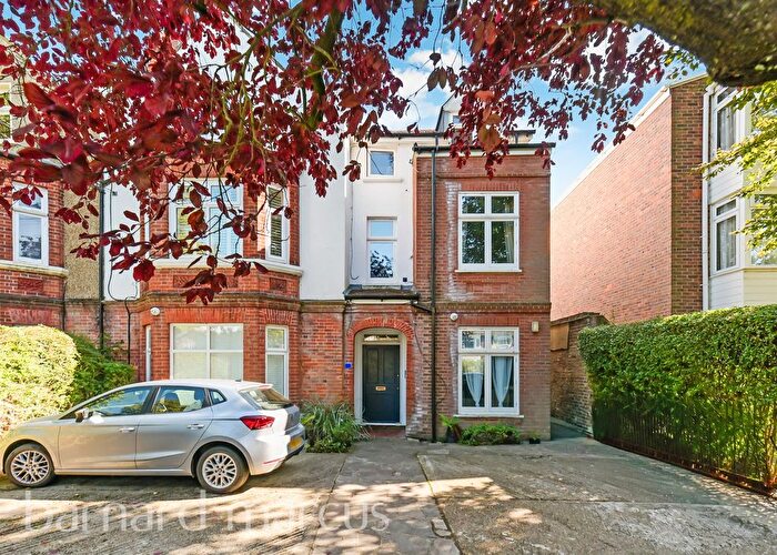 2 Bedroom Flat For Sale In Rodney Road, New Malden, KT3