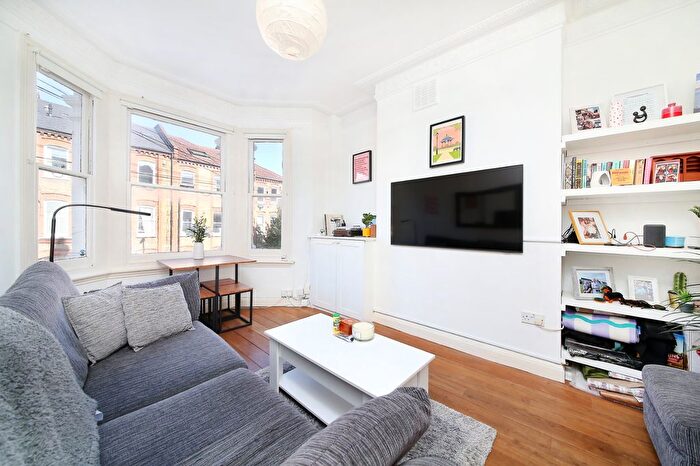 2 Bedroom Flat To Rent In Kendoa Road, Clapham, SW4