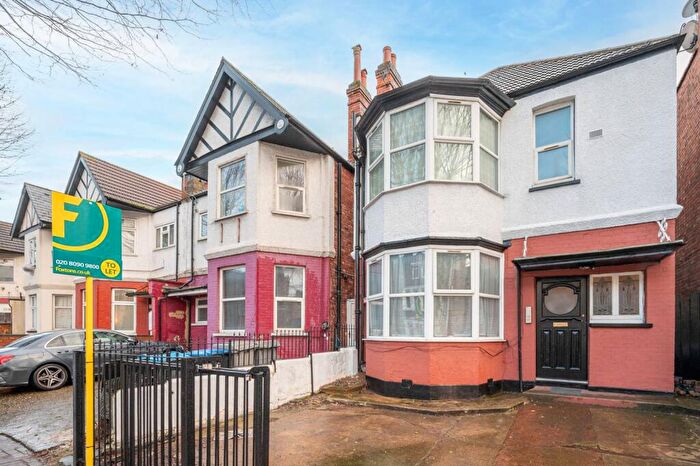 2 Bedroom Flat To Rent In Cricklewood, Willesden Green, London, NW2