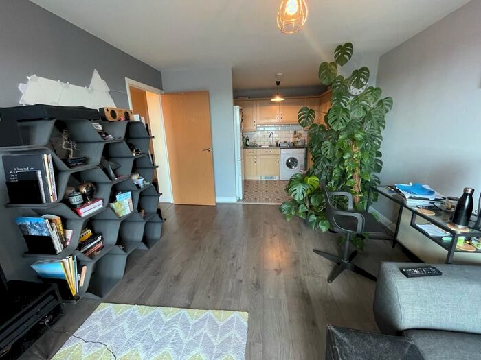 2 Bedroom Flat To Rent In City Gate House, - Eastern Avenue, Ilford, IG2