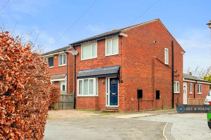 3 Bedroom Detached House To Rent In Pentland Way, Leeds, LS27
