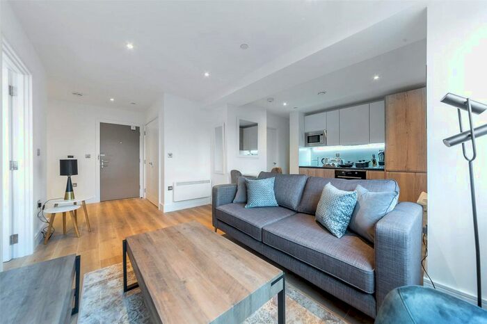 1 Bedroom Flat To Rent In Wood Street, East Grinstead, West Sussex, RH19