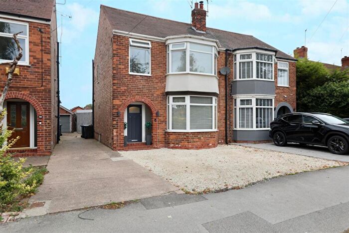 3 Bedroom Semi Detached House For Sale In Gillshill Road, Hull, HU8