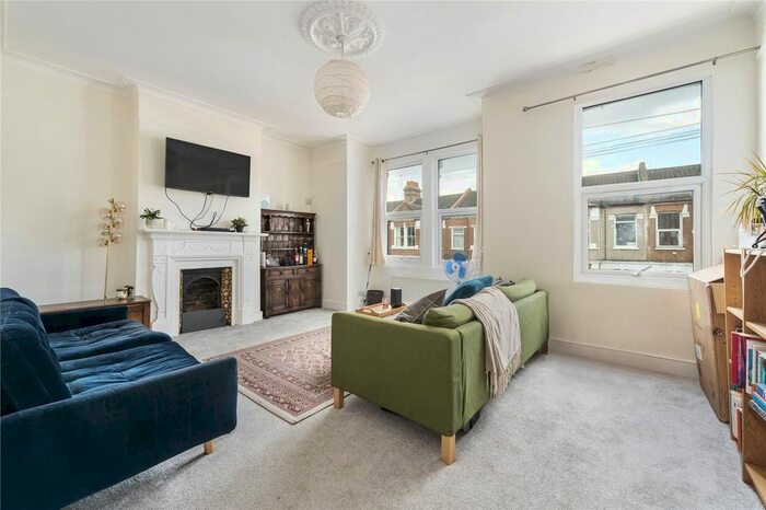 3 Bedroom Flat To Rent In Bickley Street, London, SW17