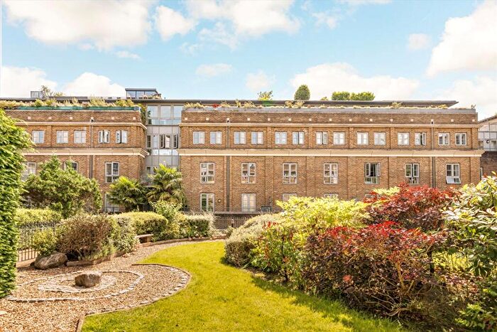 2 Bedroom Flat For Sale In Essex Road, Islington, N1