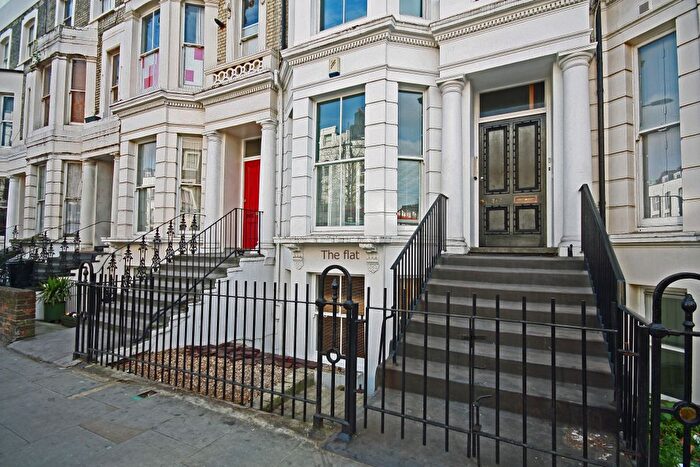 2 Bedroom Flat For Sale In Ladbroke Grove, London, W10