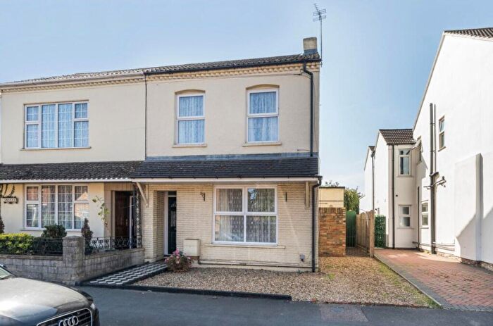 3 Bedroom Semi-Detached House For Sale In Spring Road, Kempston, Bedford, MK42