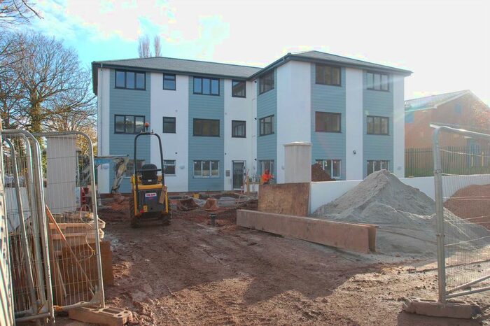 2 Bedroom Flat To Rent In Half Moon Court, Paignton, TQ3