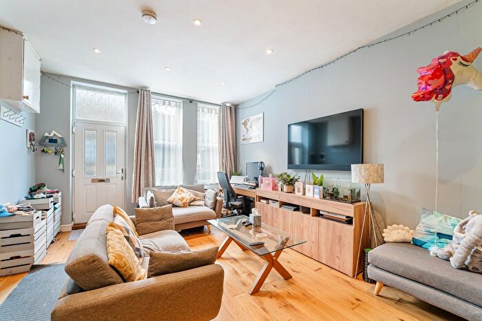 2 Bedroom Flat For Sale In West Street, Banwell, BS29