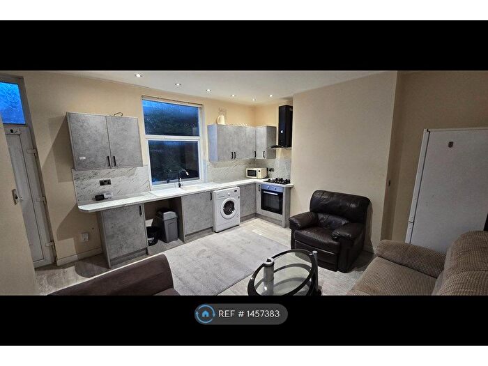 1 Bedroom Terraced House To Rent In Cobden Grove, Leeds, LS12