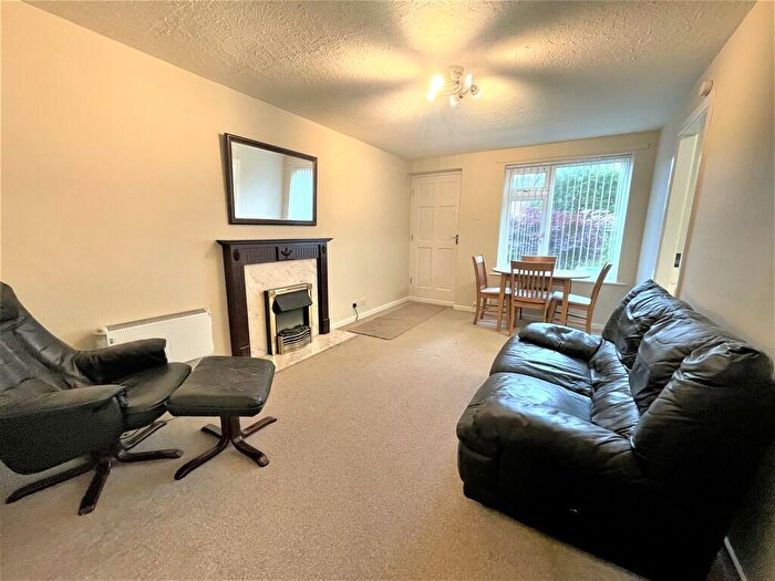 1 Bedroom Flat To Rent In New Park Grove, Farsley, LS28