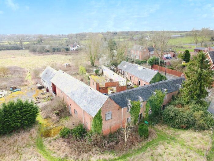 2 Bedroom Barn Conversion For Sale In Coventry Road Street Ashton Rugby, Warwickshire, CV23