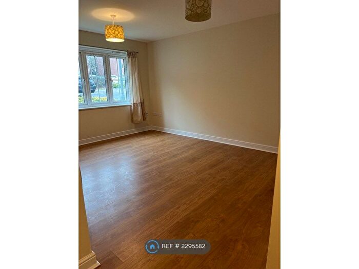 2 Bedroom Flat To Rent In Bromley Close, Harlow, CM20