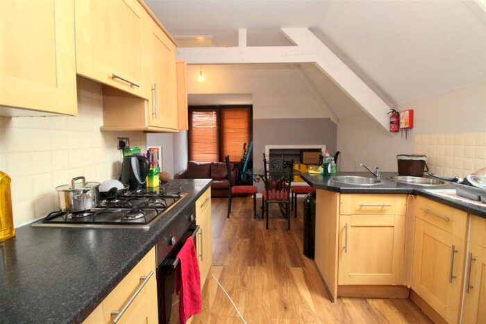 3 Bedroom Flat To Rent In Cyncoed Road, Cyncoed, Cardiff, CF23