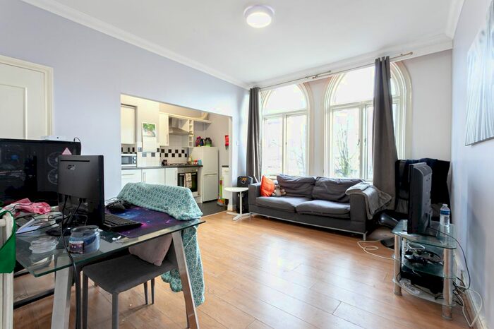 3 Bedroom Flat To Rent In Wilmslow Road, Fallowfield M20