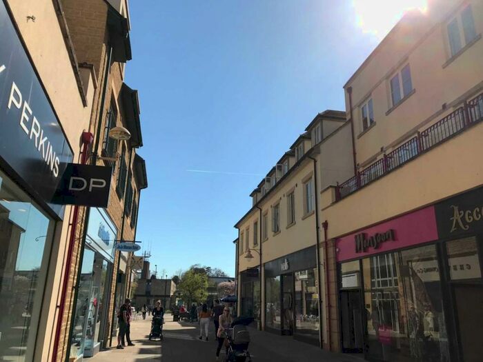 2 Bedroom Flat To Rent In Marriotts Walk, Witney, OX28