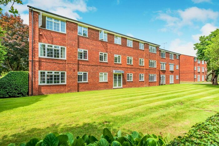 2 Bedroom Flat To Rent In North Parade, Horsham, RH12