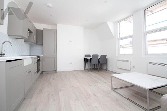 2 Bedroom Flat To Rent In Broadway Parade, London, N8