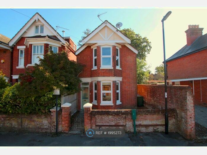 3 Bedroom Detached House To Rent In Heatherdeane Road, Southampton, SO17
