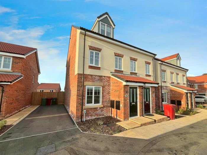 3 Bedroom Semi-Detached House To Rent In Turret Road, Bolsover, Chesterfield, S44