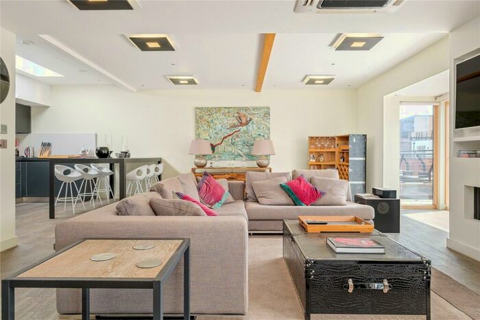 2 Bedroom Penthouse To Rent In Great Sutton Street, London, EC1V