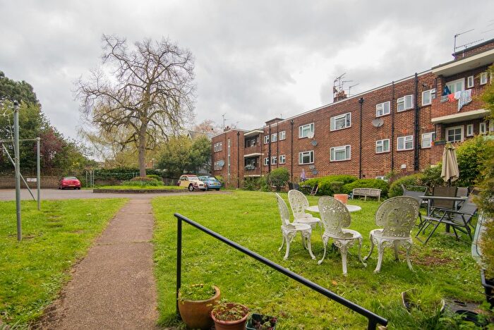 2 Bedroom Flat To Rent In Broomfield Road, Richmond, TW9