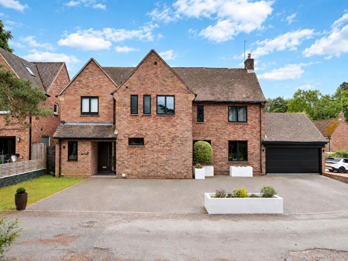 4 Bedroom Detached House For Sale In Heath Court, Leighton Buzzard, LU7