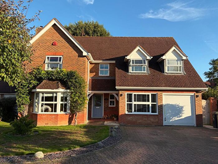 4 Bedroom Detached House For Sale In Lady Forsdyke Way, Epsom, KT19