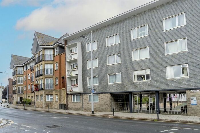 2 Bedroom Flat To Rent In Vauxhall Street, Plymouth, PL4