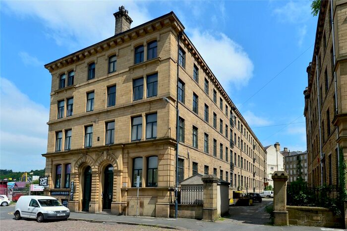 2 Bedroom Flat To Rent In City Mills, - Mill Street, Bradford, West Yorkshire, BD1