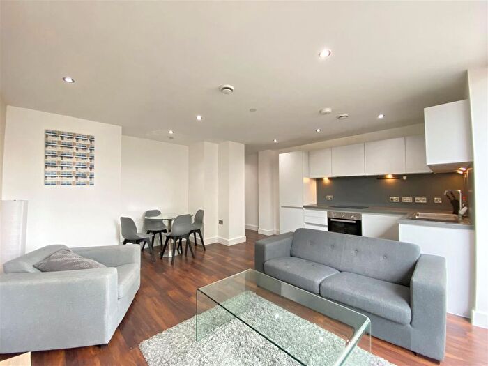 2 Bedroom Flat To Rent In One Cambridge Street, Manchester, M1