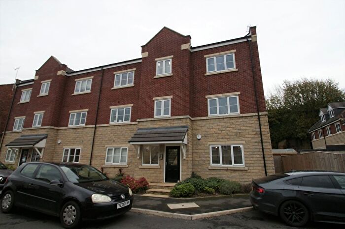 2 Bedroom Flat To Rent In Horsforde View, Leeds, West Yorkshire, LS13