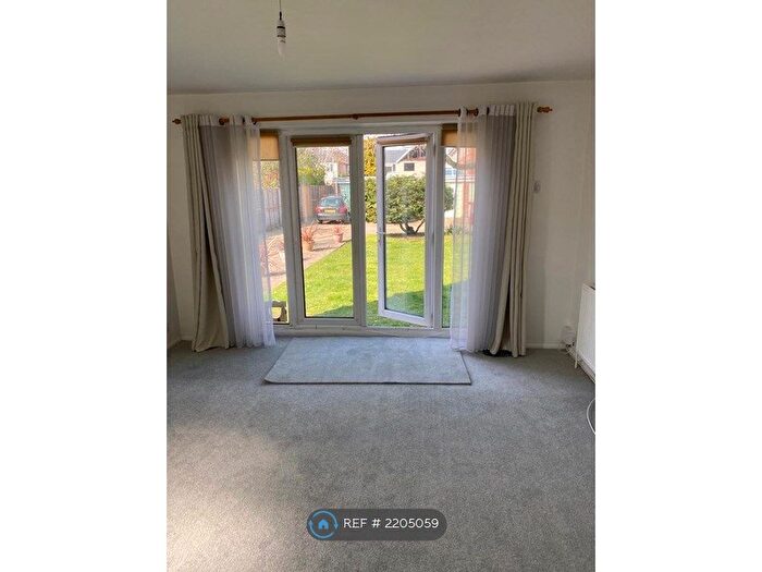 1 Bedroom Flat To Rent In Cumberland Road, Ashford, TW15