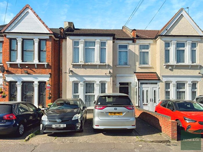 2 Bedroom Flat For Sale In Christchurch Road, Ilford, IG1