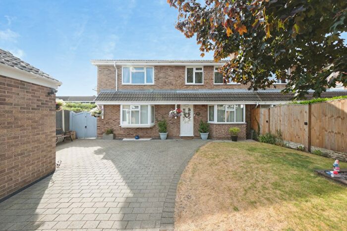 4 Bedroom Semi-Detached House For Sale In Field Close, Mansfield, NG19