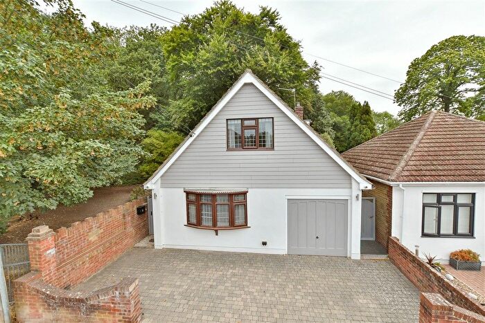 3 Bedroom Chalet For Sale In Durham Road, Wigmore, Gillingham, Kent, ME8