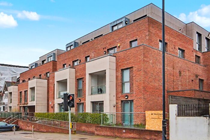 2 Bedroom Apartment For Sale In Finchley Road, London, NW3