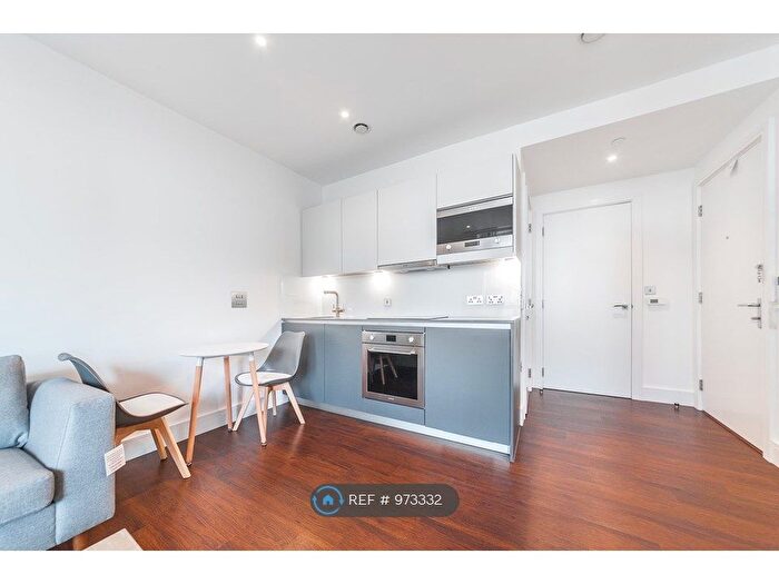 Studio To Rent In Maine Tower, London, E14