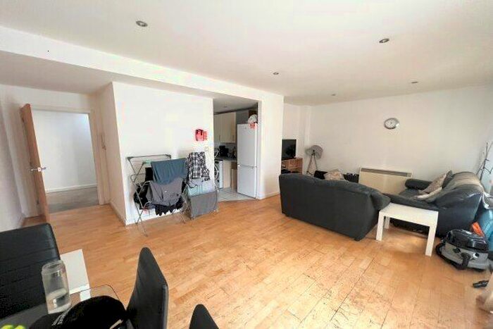 2 Bedroom Flat To Rent In Western Road, Leicester, LE3