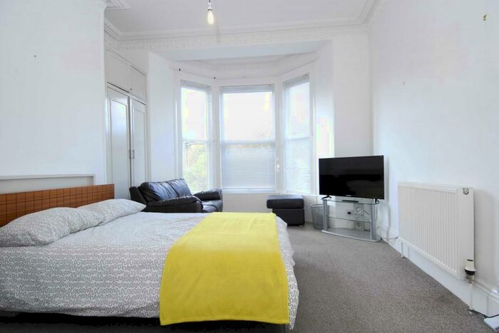 1 Bedroom Apartment To Rent In Houndiscombe Road, Flat, PL4