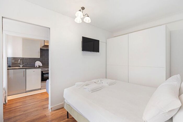Studio For Sale In Park West, Hyde Park Estate, London, W2