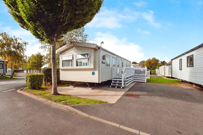 3 Bedroom Mobile/park Home For Sale In Bowleaze Coveway, Weymouth, DT3