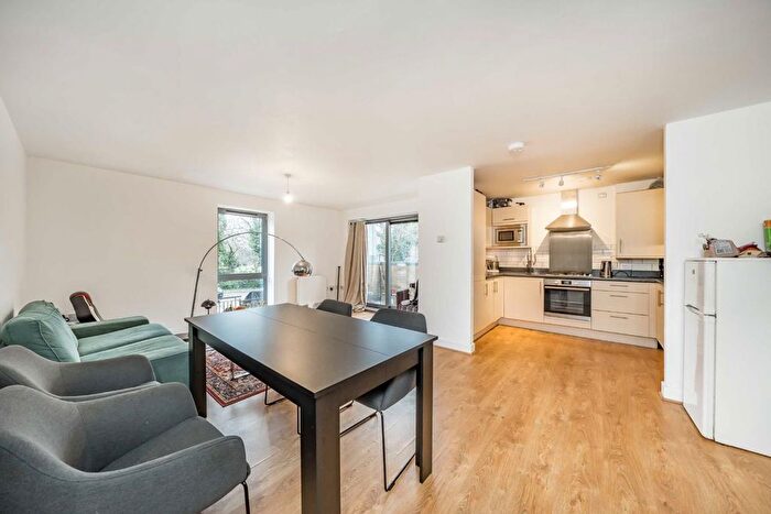 3 Bedroom Flat For Sale In St. Georges Grove, Earlsfield, SW17