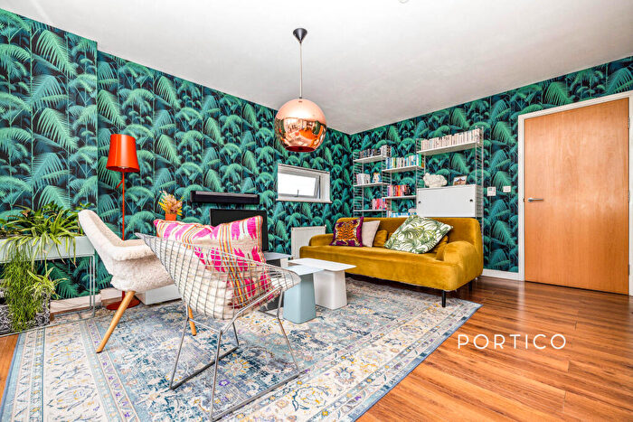 2 Bedroom Flat To Rent In Aquarelle House, City Road, EC1V