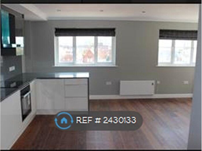 1 Bedroom Flat To Rent In Brisbane Court, Slough, SL1