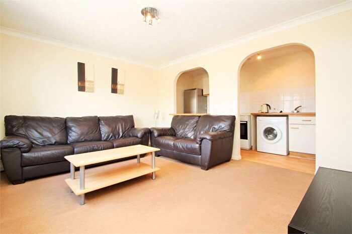 1 Bedroom Flat To Rent In Newcourt, Uxbridge, UB8