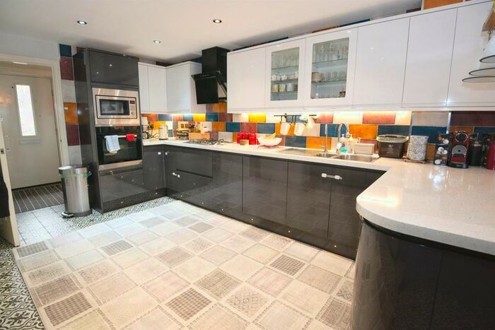 4 Bedroom House To Rent In Burford Gardens, Cardiff, CF11