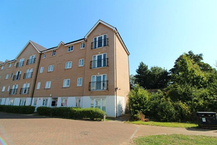 2 Bedroom Flat To Rent In Rowditch Furlong, Redhouse Park, MK14