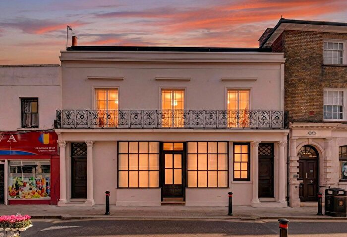 2 Bedroom Flat For Sale In Guildford Street, Chertsey, KT16