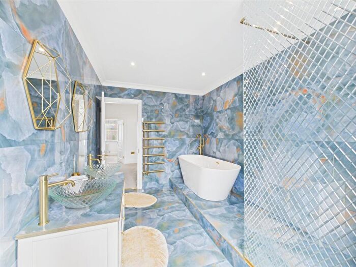 3 Bedroom Detached Bungalow For Sale In Weeland Road, Eggborough, DN14